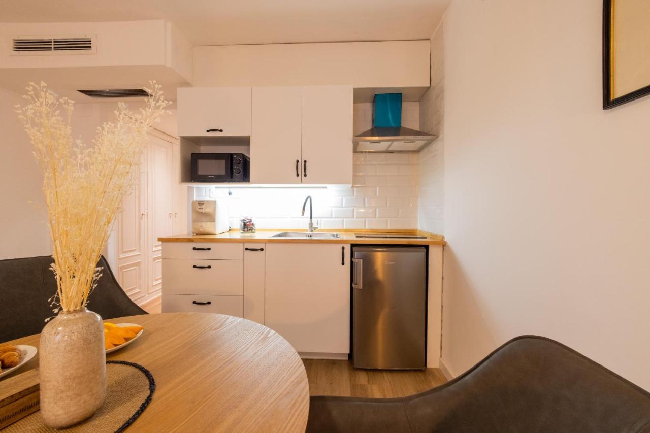Florit Flats - The Apolo Suite & Terrace Apartment